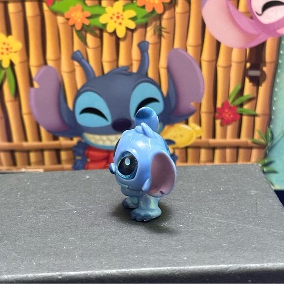 Disney Doorables Ukulele Stitch figure - Picture 3 of 5